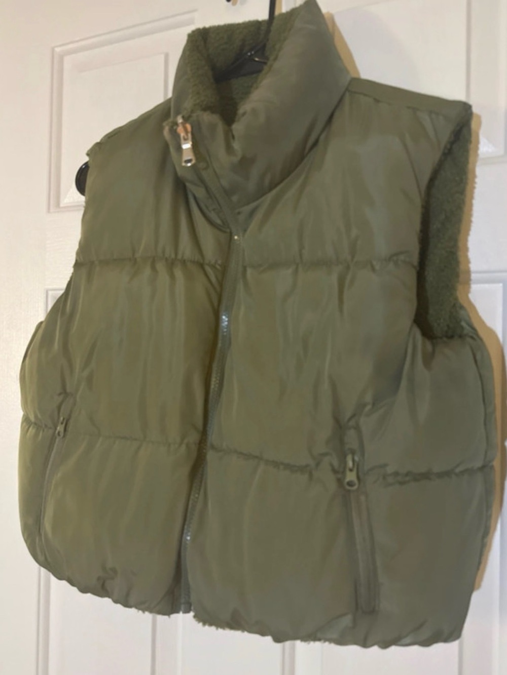 Cropped Olive Green Puffer Vest - Unbranded